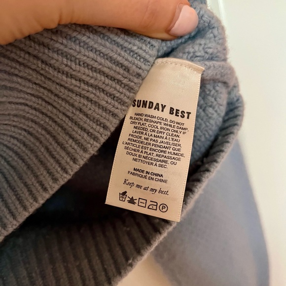 Aritzia Sunday Best Lottie Sweater Worn By Taylor Swift - Picture 3 of 7